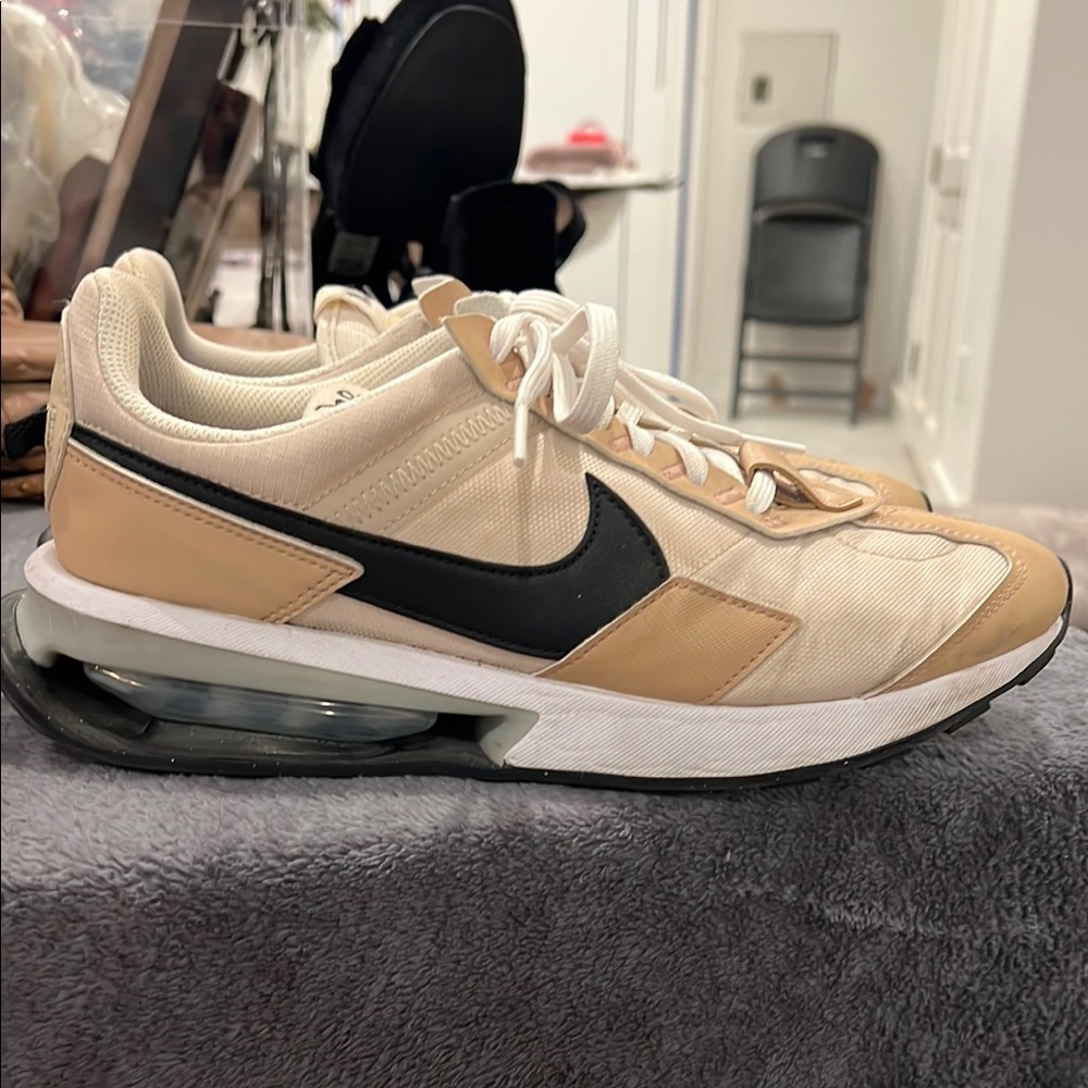 Nike Air Max Pre-Day - women’s 10